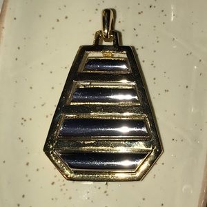Trifari VTG pendant in gold and silver tones